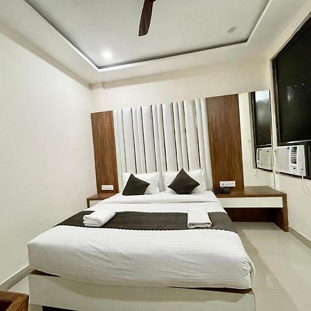 Hotel Shree Radha Krishna Varanasi Exterior photo