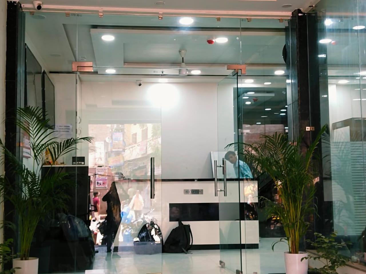 Hotel Shree Radha Krishna Varanasi Exterior photo