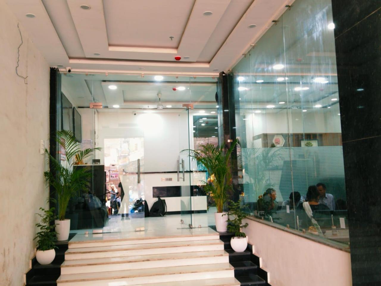 Hotel Shree Radha Krishna Varanasi Exterior photo