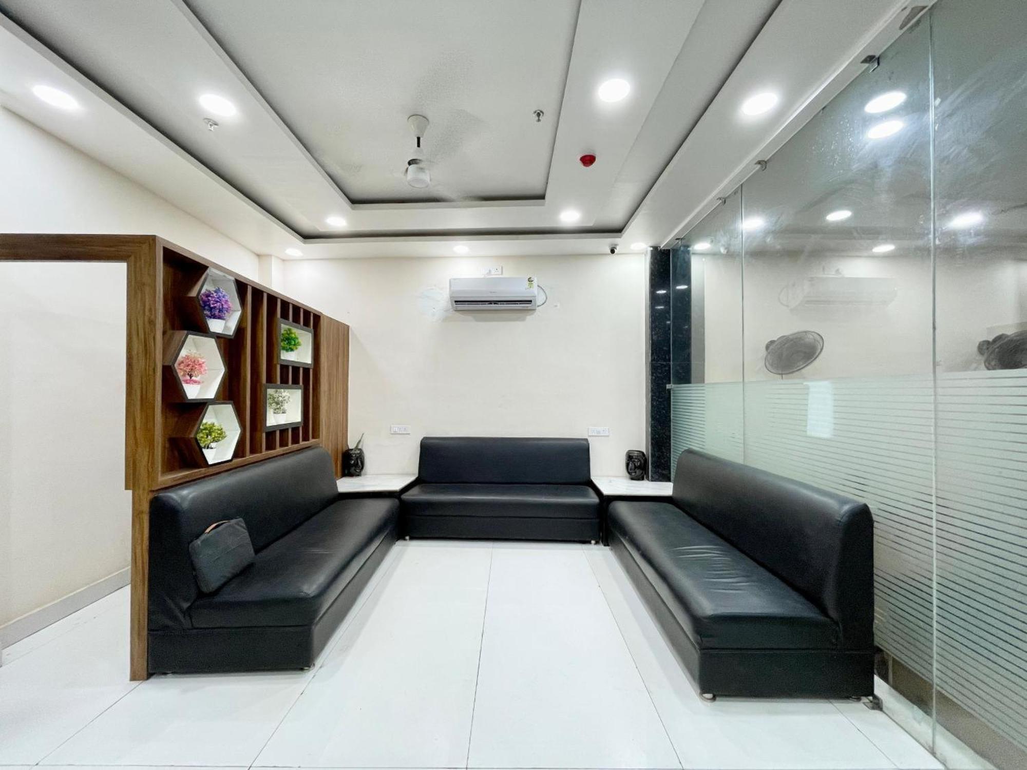 Hotel Shree Radha Krishna Varanasi Exterior photo