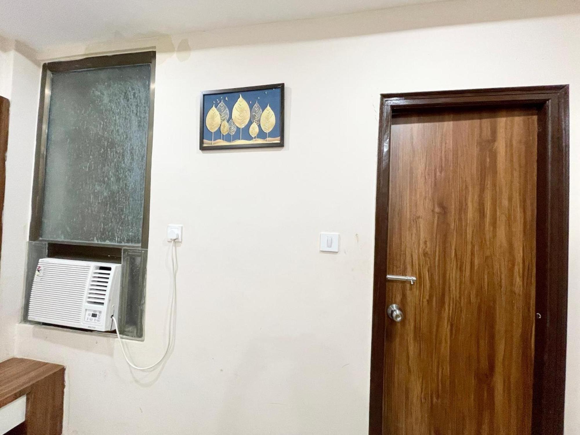 Hotel Shree Radha Krishna Varanasi Exterior photo